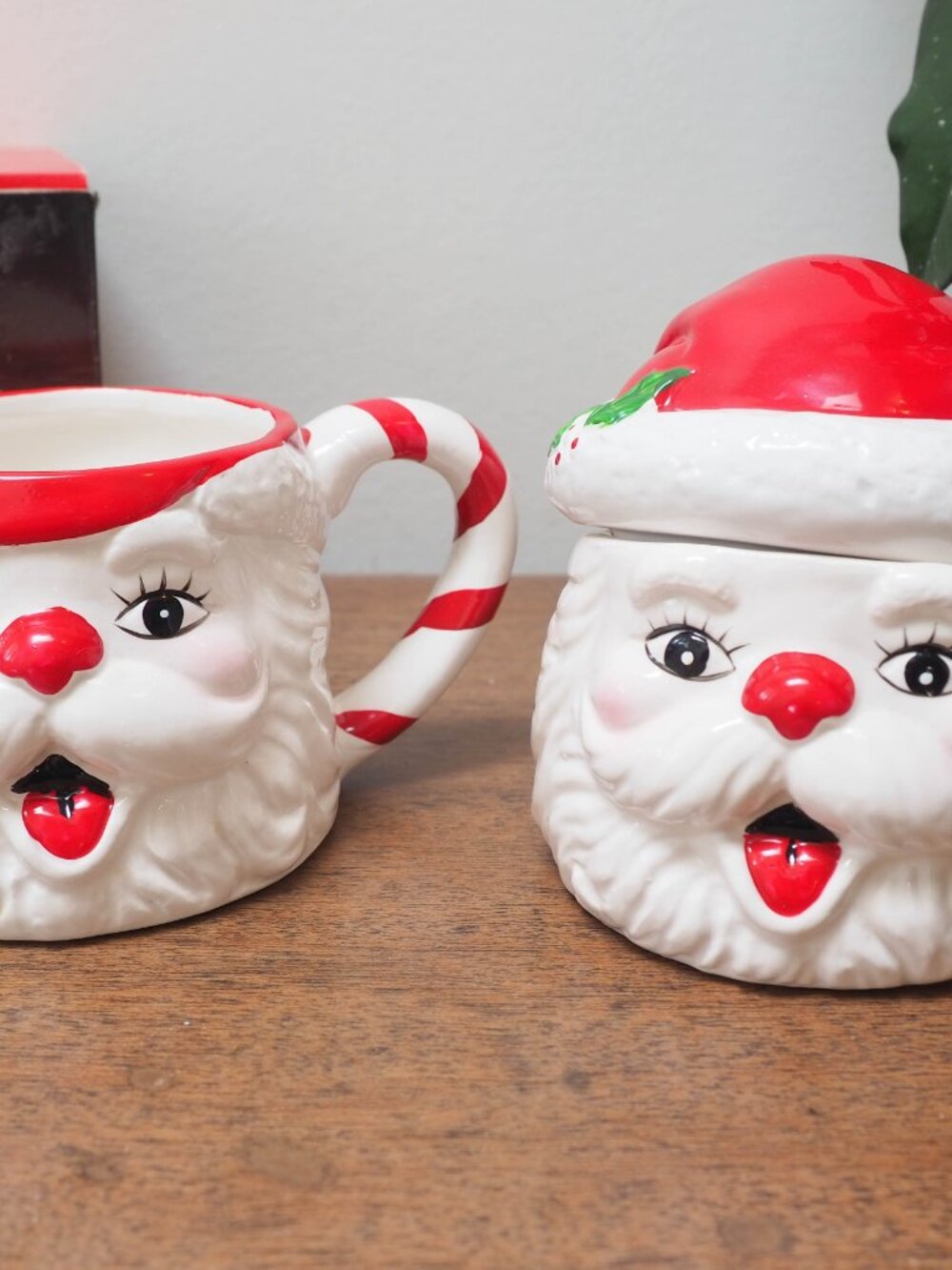 Vtg Earthenware Christmas Creamer and Sugar Bowl Set - Santa Cream and Sugar - Picture 2 of 12